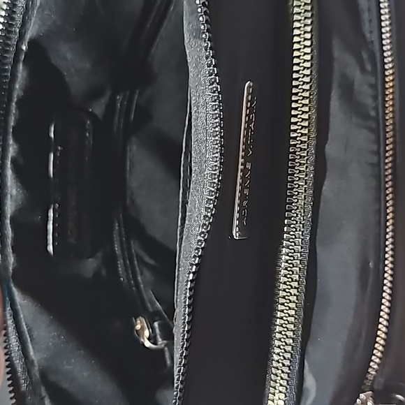 ADRIENNE VITTADINI NYLON CROSSBODY w/DETACHABLE  POUCH - Picture 5 of 6